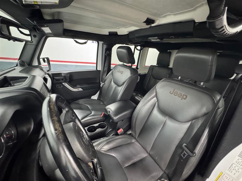 Jeep Wrangler Unlimited Sahara 4WD 2014