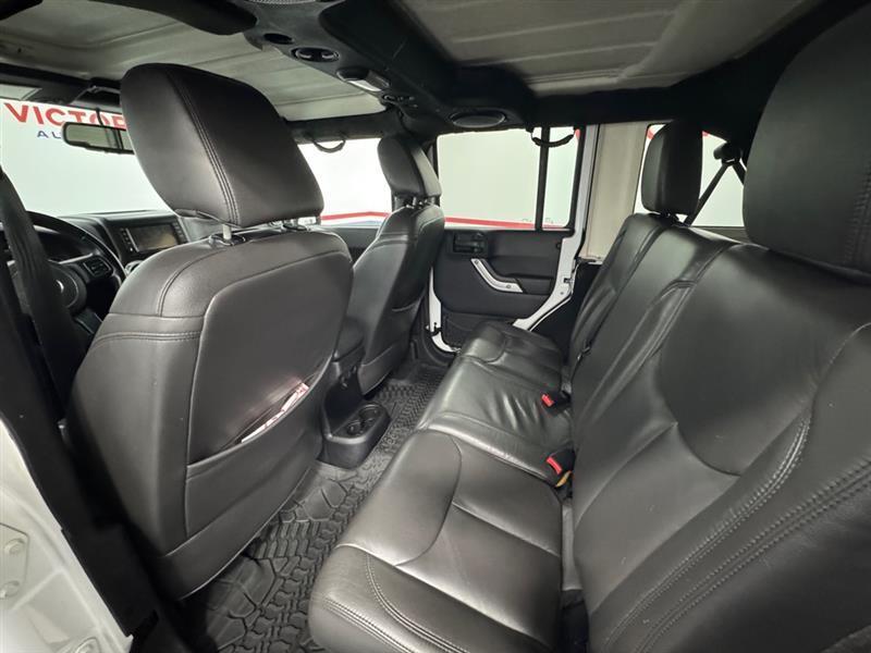 Jeep Wrangler Unlimited Sahara 4WD 2014