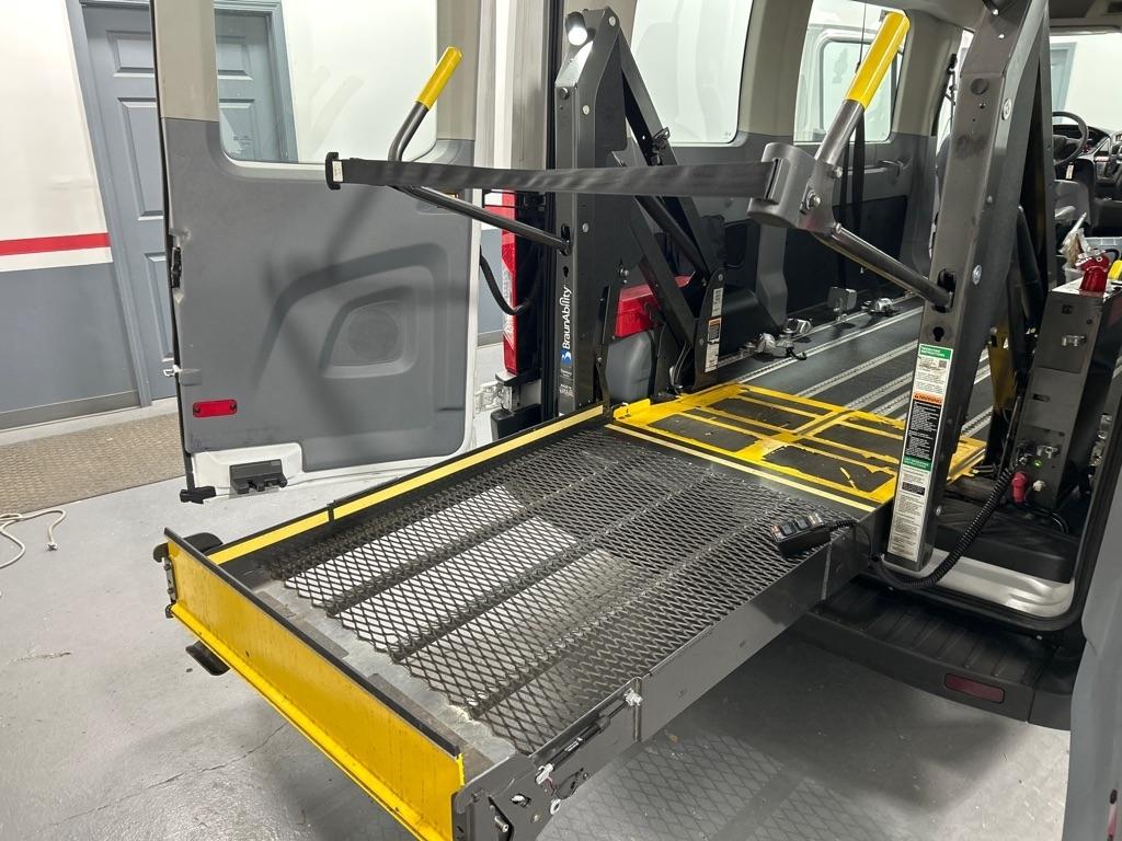 Ford Transit Passenger Wagon T-150 130" Med Roof XLT Sliding RH Dr 2018