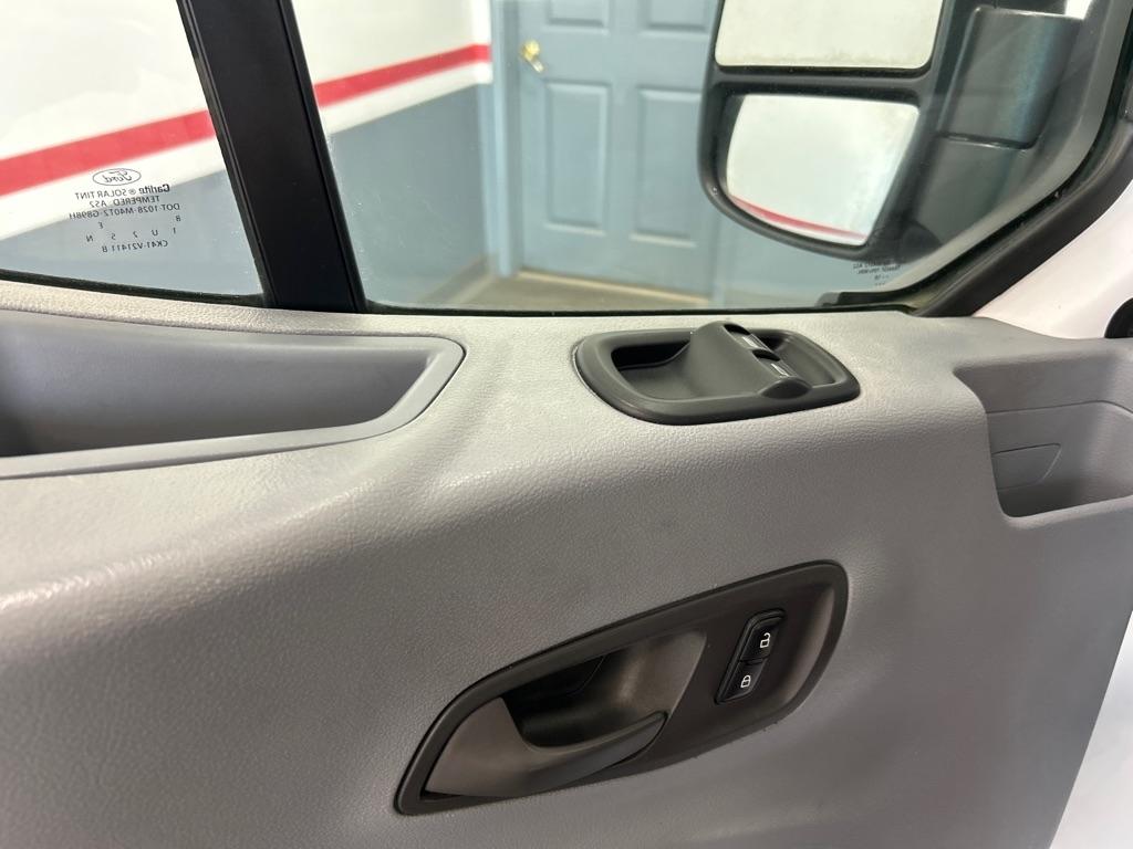Ford Transit Passenger Wagon T-150 130" Med Roof XLT Sliding RH Dr 2018