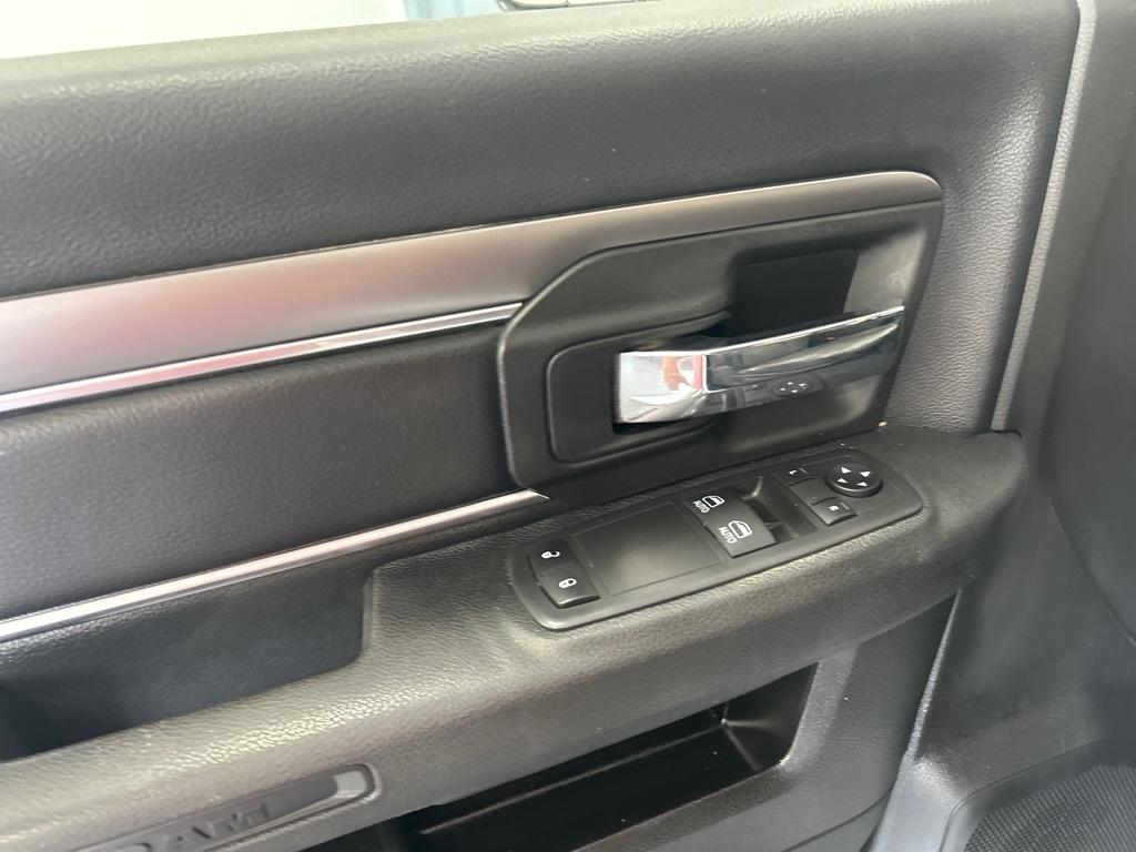 RAM 1500 Classic Tradesman 4x2 Reg Cab 8' Box 2022