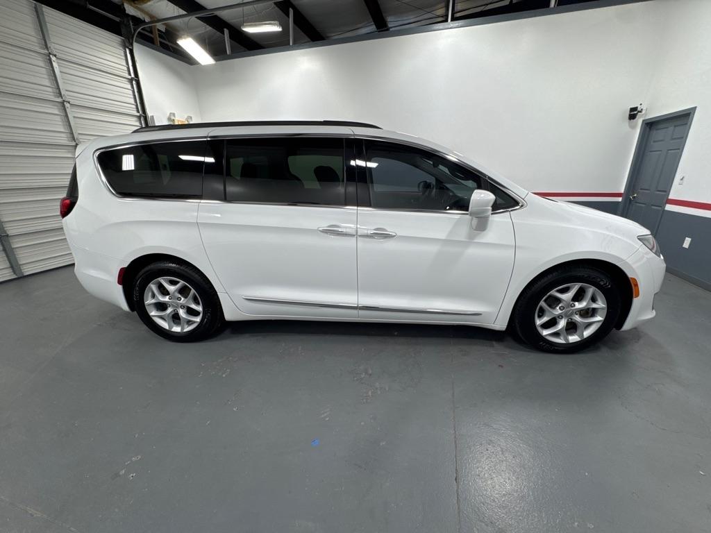 Chrysler Pacifica Touring-L FWD 2017