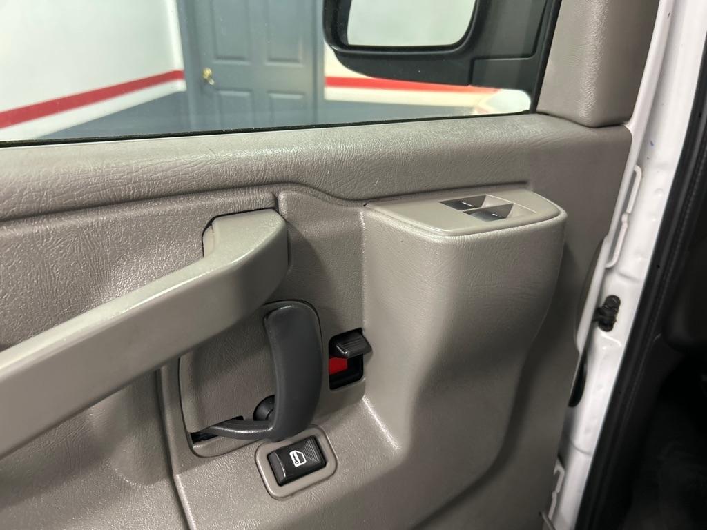 GMC Savana Cargo Van RWD 2500 135" 2020