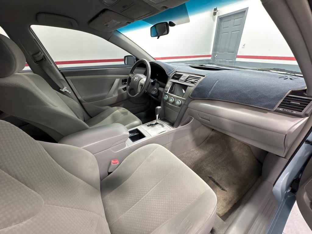 Toyota Camry 4dr Sdn I4 Man (Natl) 2009