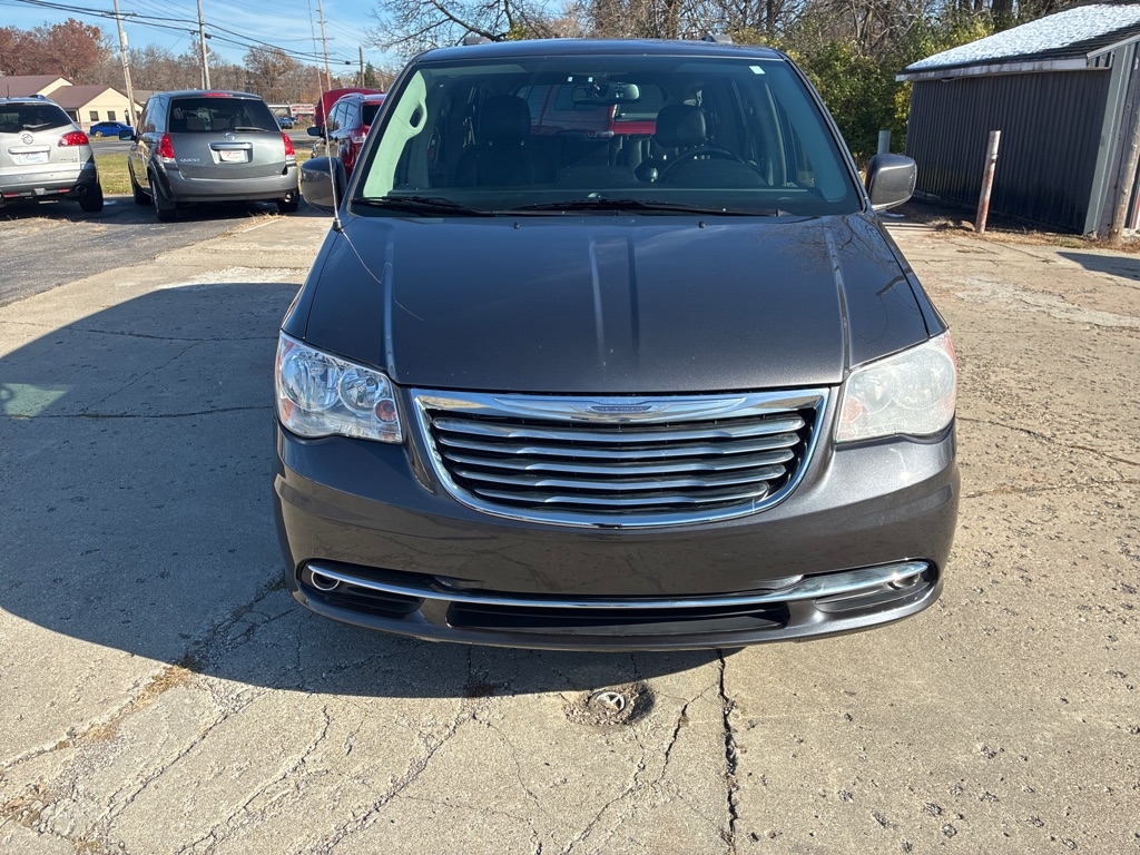 2016 Chrysler Town & Country Touring's photo