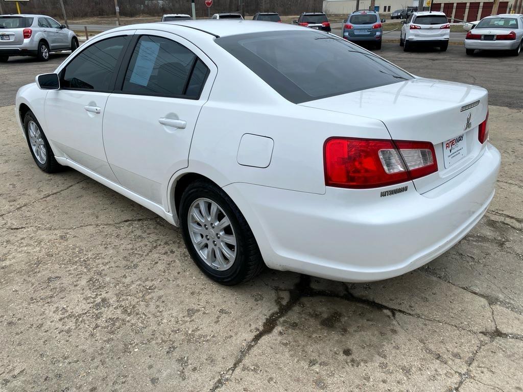 Mitsubishi Galant  2012