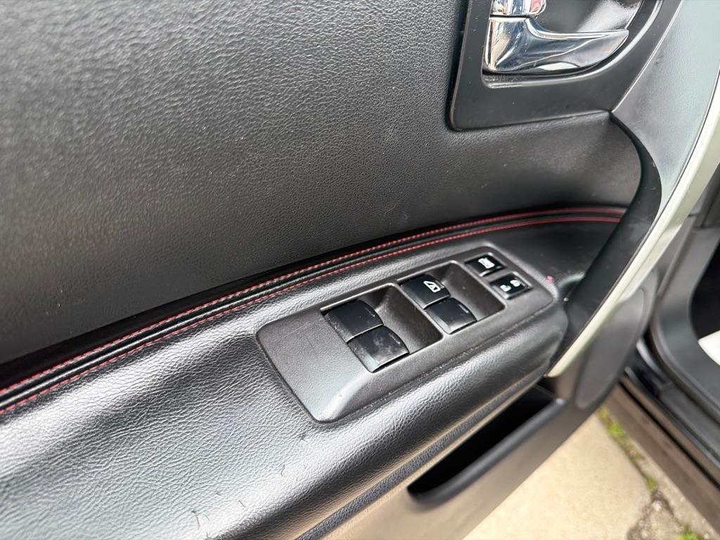 Nissan Rogue  2011