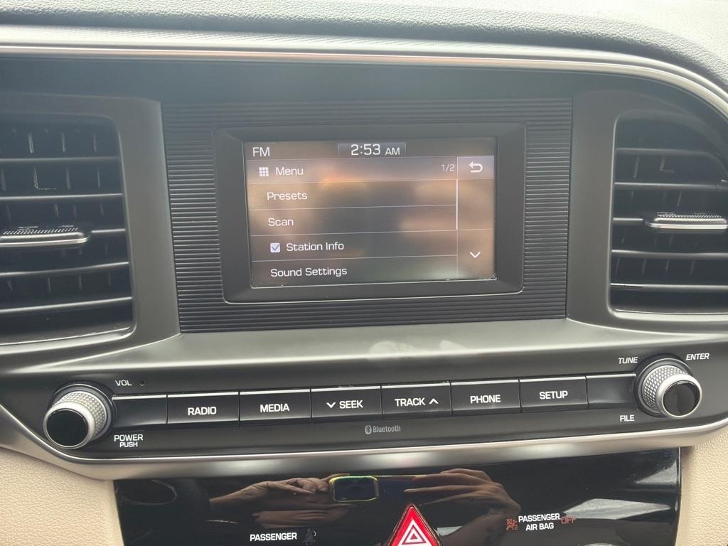 Hyundai Elantra  2019