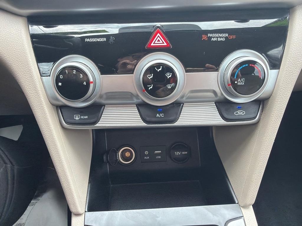 Hyundai Elantra  2019