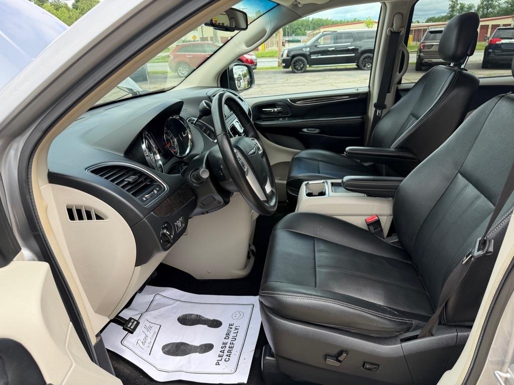 Chrysler Town & Country Touring 2016
