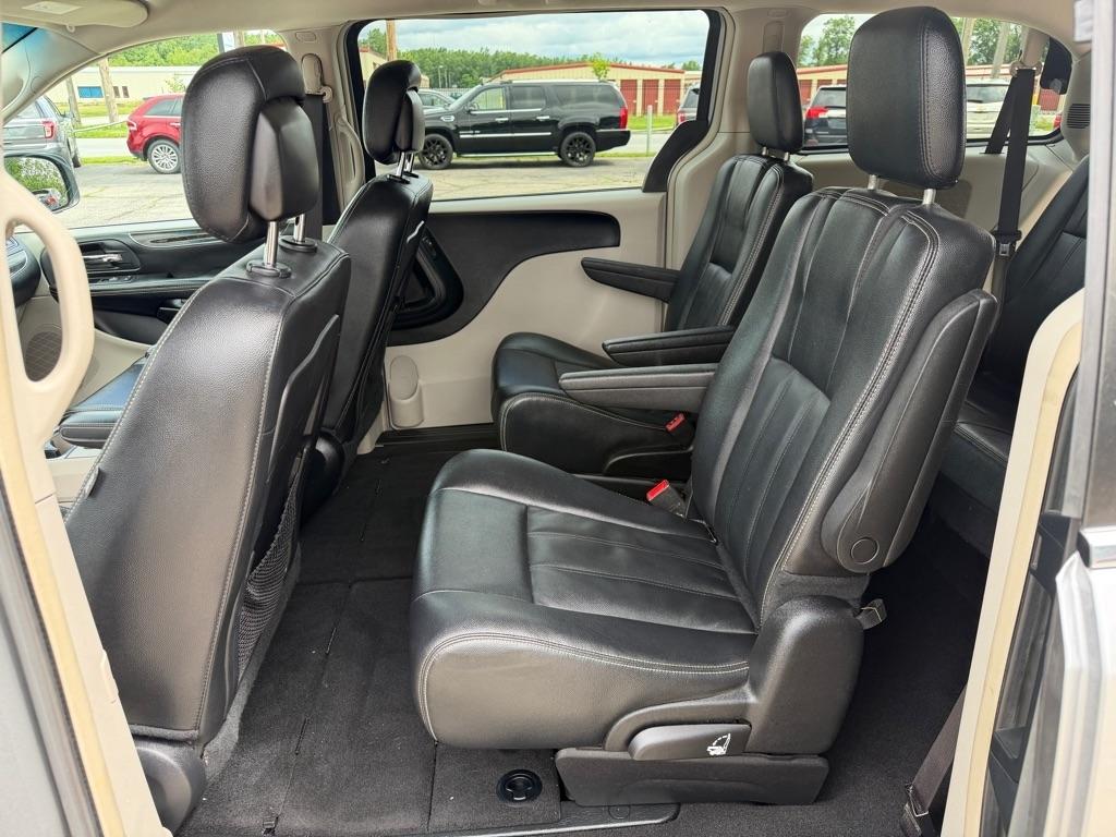 Chrysler Town & Country Touring 2016