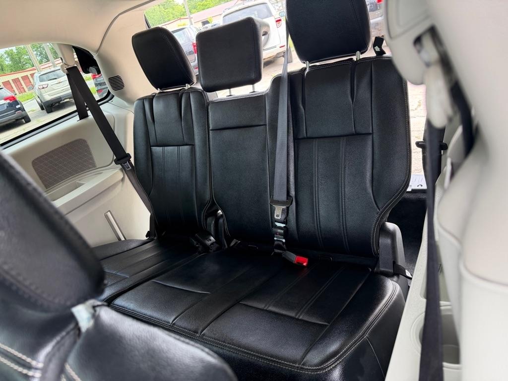 Chrysler Town & Country Touring 2016