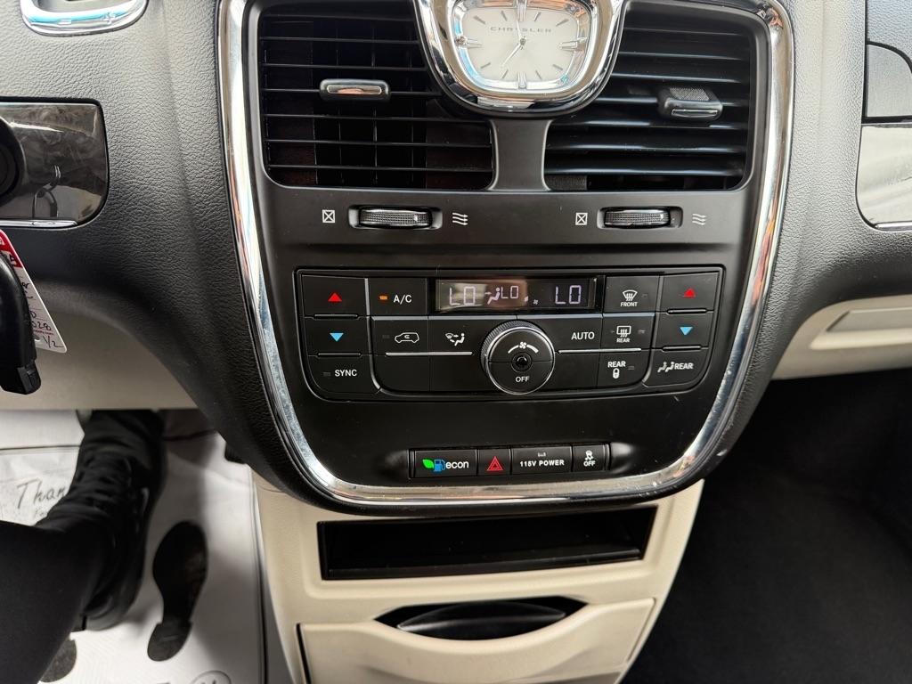 Chrysler Town & Country Touring 2016