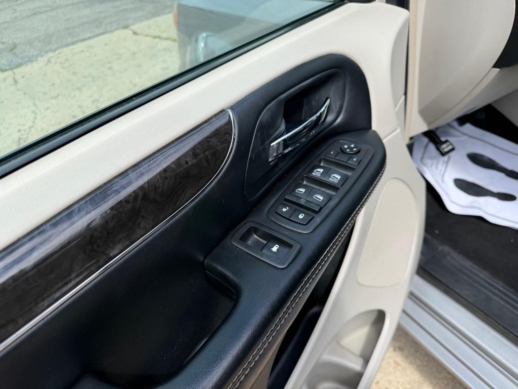 Chrysler Town & Country Touring 2016