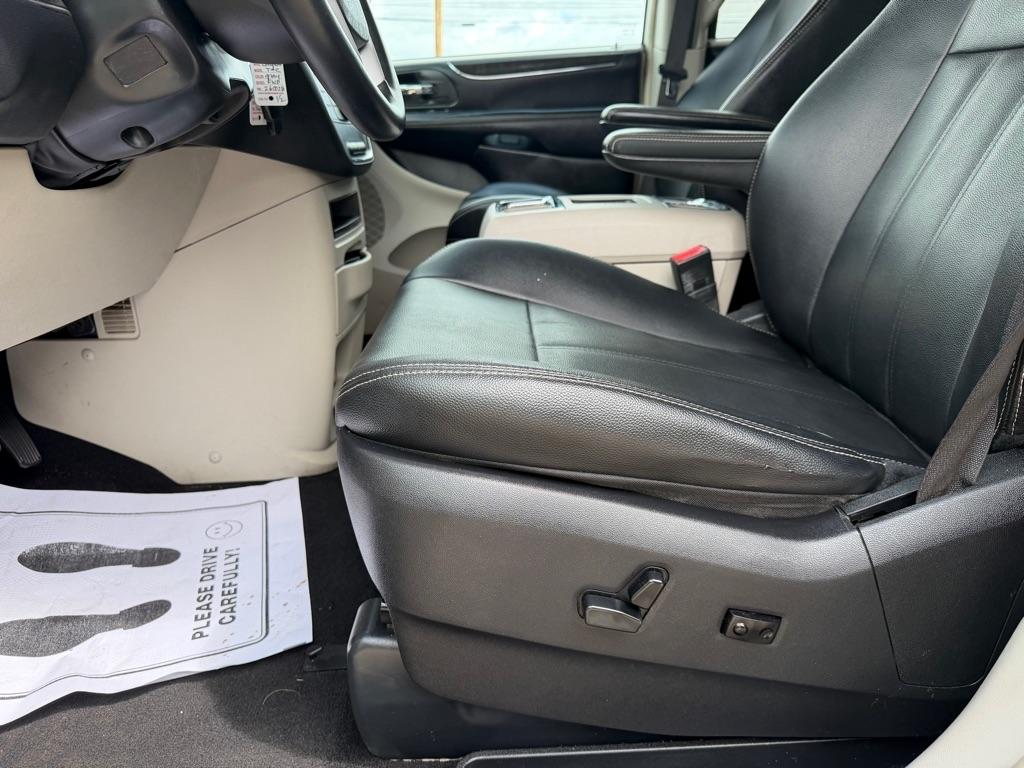 Chrysler Town & Country Touring 2016