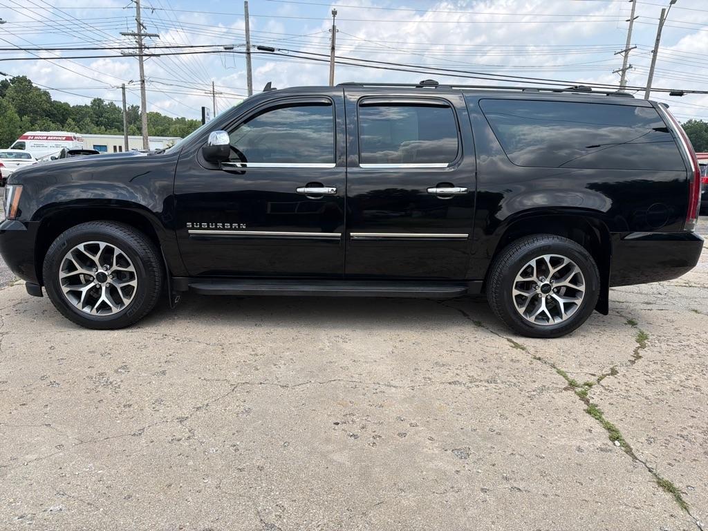 Chevrolet Suburban  2012