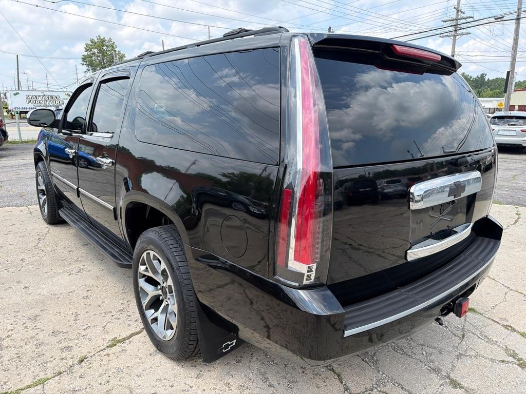 Chevrolet Suburban  2012