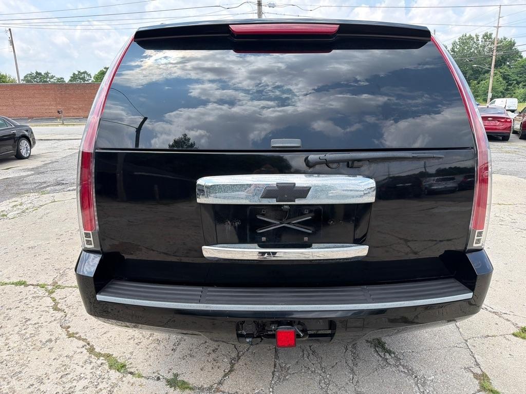 Chevrolet Suburban  2012