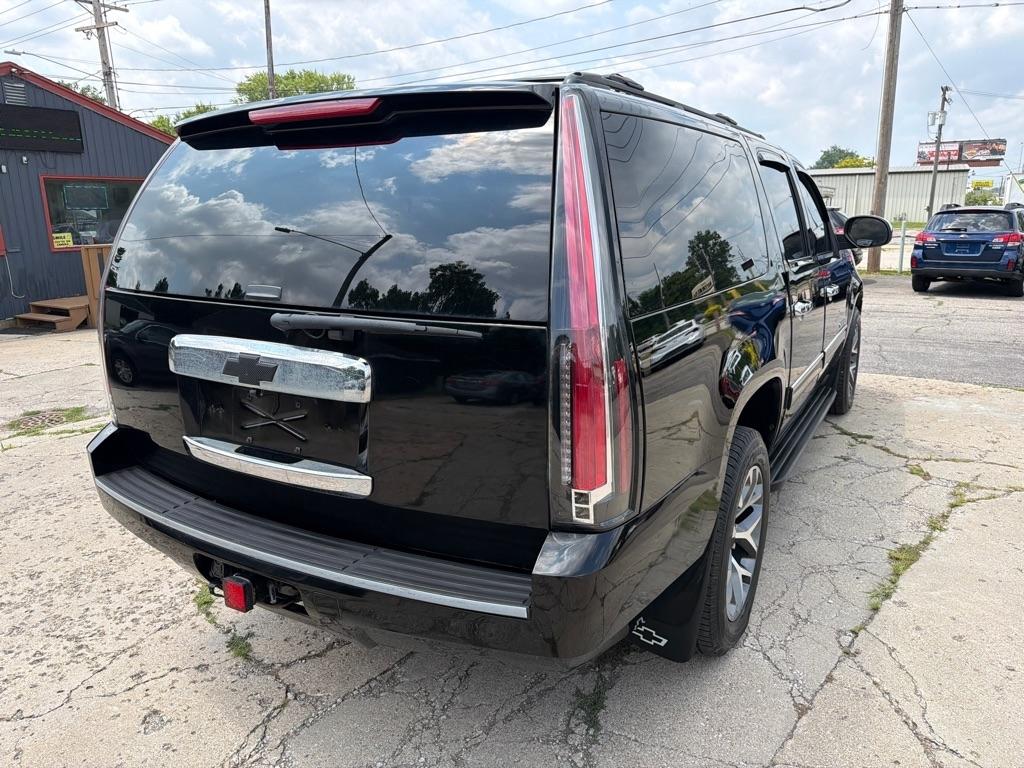 Chevrolet Suburban  2012