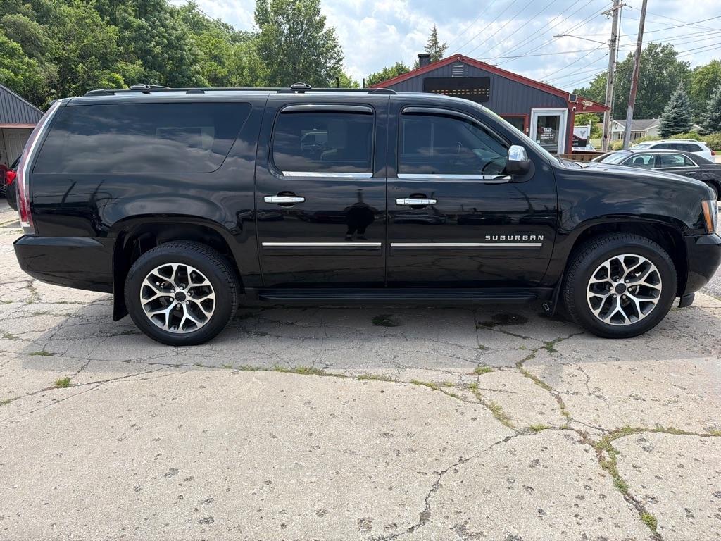 Chevrolet Suburban  2012