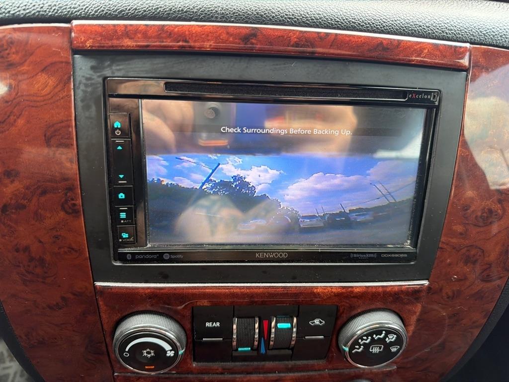 Chevrolet Suburban  2012