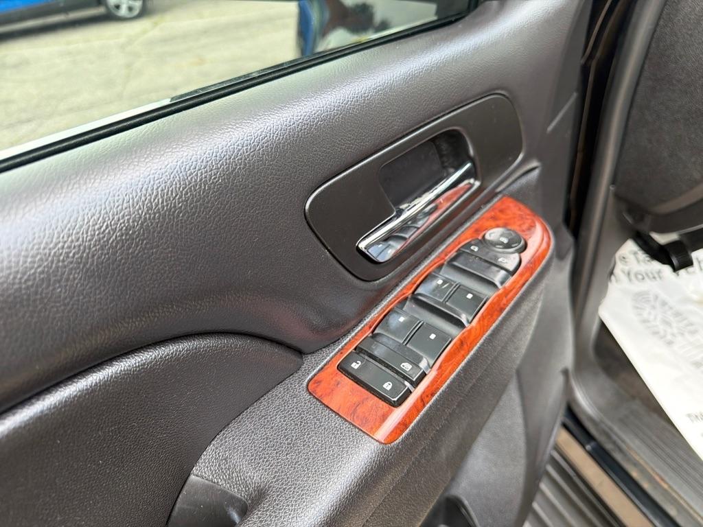 Chevrolet Suburban  2012
