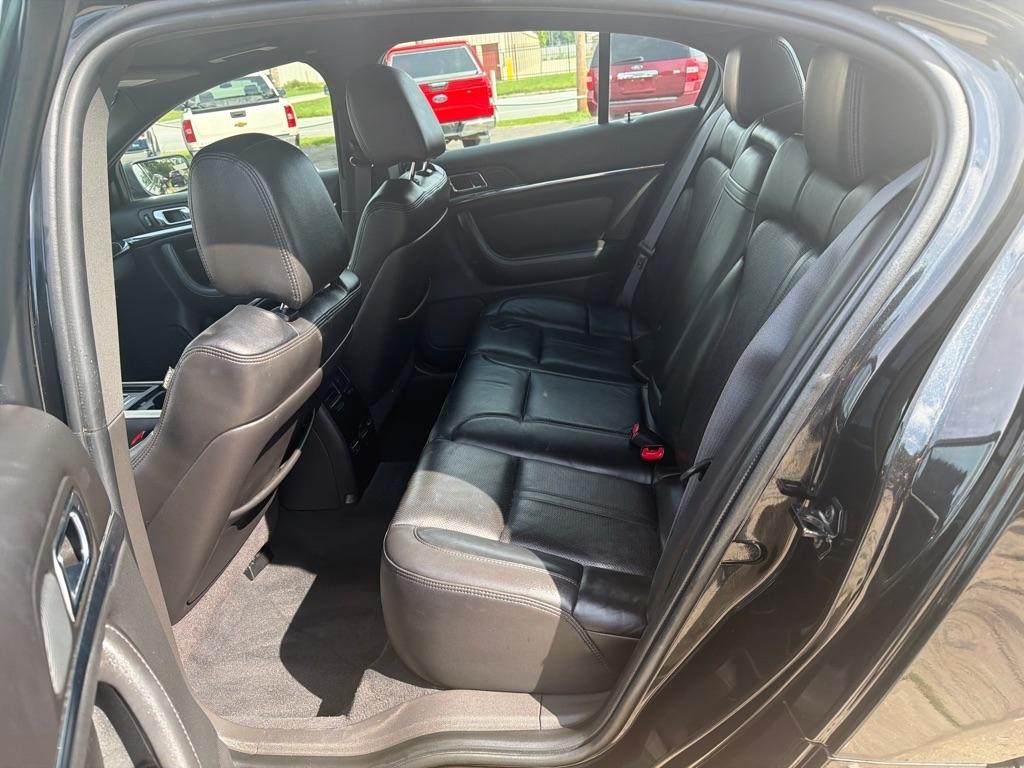 Lincoln MKS  2010