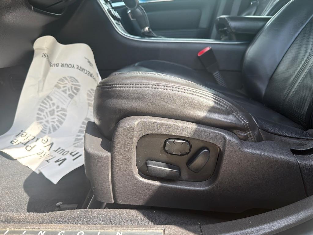 Lincoln MKS  2010