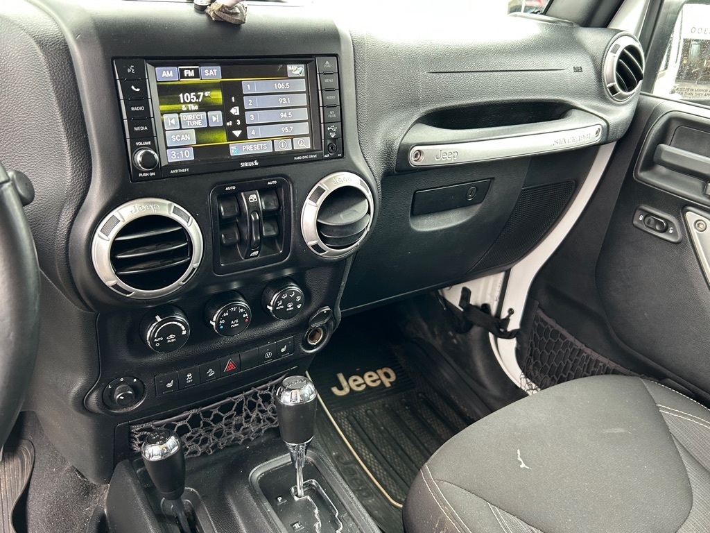 Jeep Wrangler Unlimited Sahara 4WD 2016 Jeep Wrangler Unlimited Sahara 4WD 2016