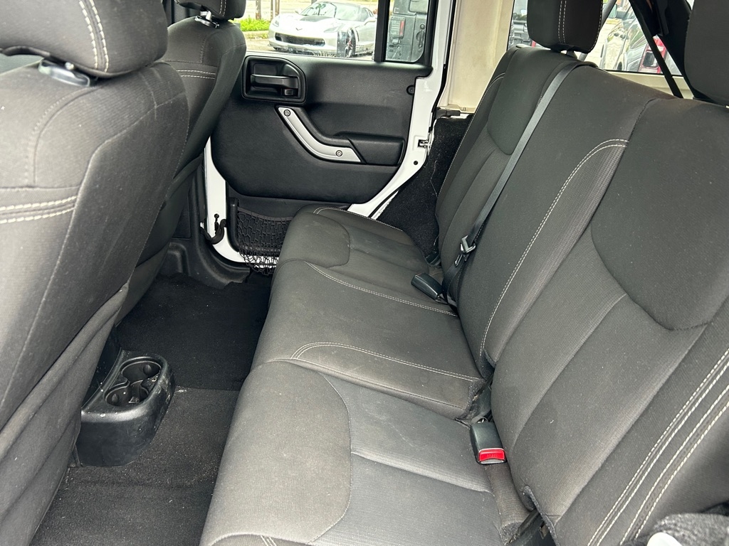 Jeep Wrangler Unlimited Sahara 4WD 2016 Jeep Wrangler Unlimited Sahara 4WD 2016