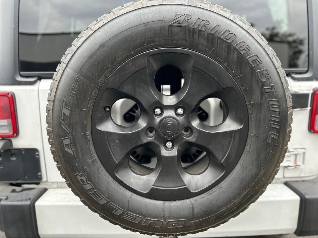 Jeep Wrangler Unlimited Sahara 4WD 2016 Jeep Wrangler Unlimited Sahara 4WD 2016