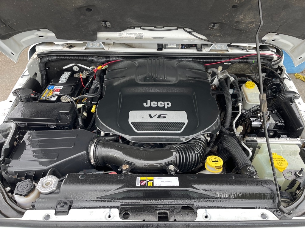 Jeep Wrangler Unlimited Sahara 4WD 2016 Jeep Wrangler Unlimited Sahara 4WD 2016