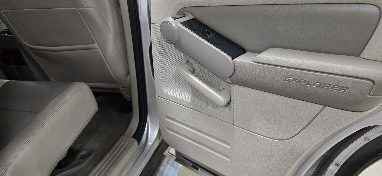 Ford Explorer XLT 4.0L 4WD 2007