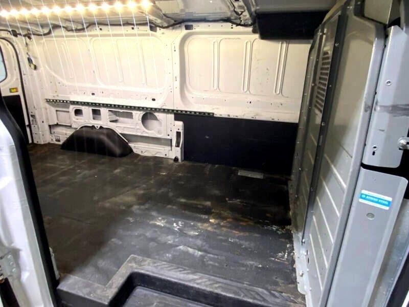 Ford Transit 150 Van Low Roof 60/40 Pass. 148-in. WB 2015