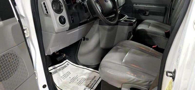 Ford Econoline E-350 Super Duty 2014
