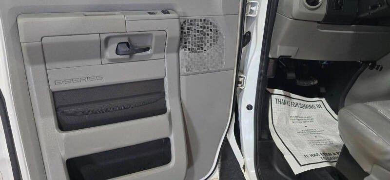 Ford Econoline E-350 Super Duty 2014