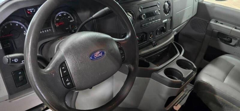 Ford Econoline E-350 Super Duty 2014