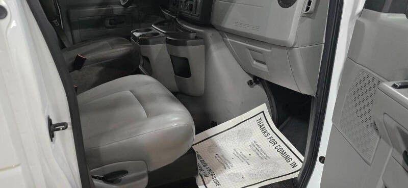Ford Econoline E-350 Super Duty 2014