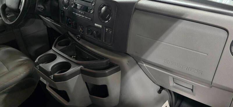 Ford Econoline E-350 Super Duty 2014