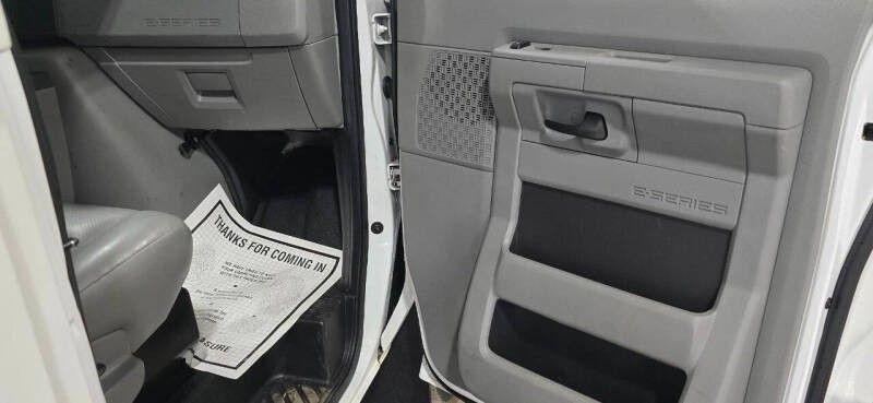 Ford Econoline E-350 Super Duty 2014