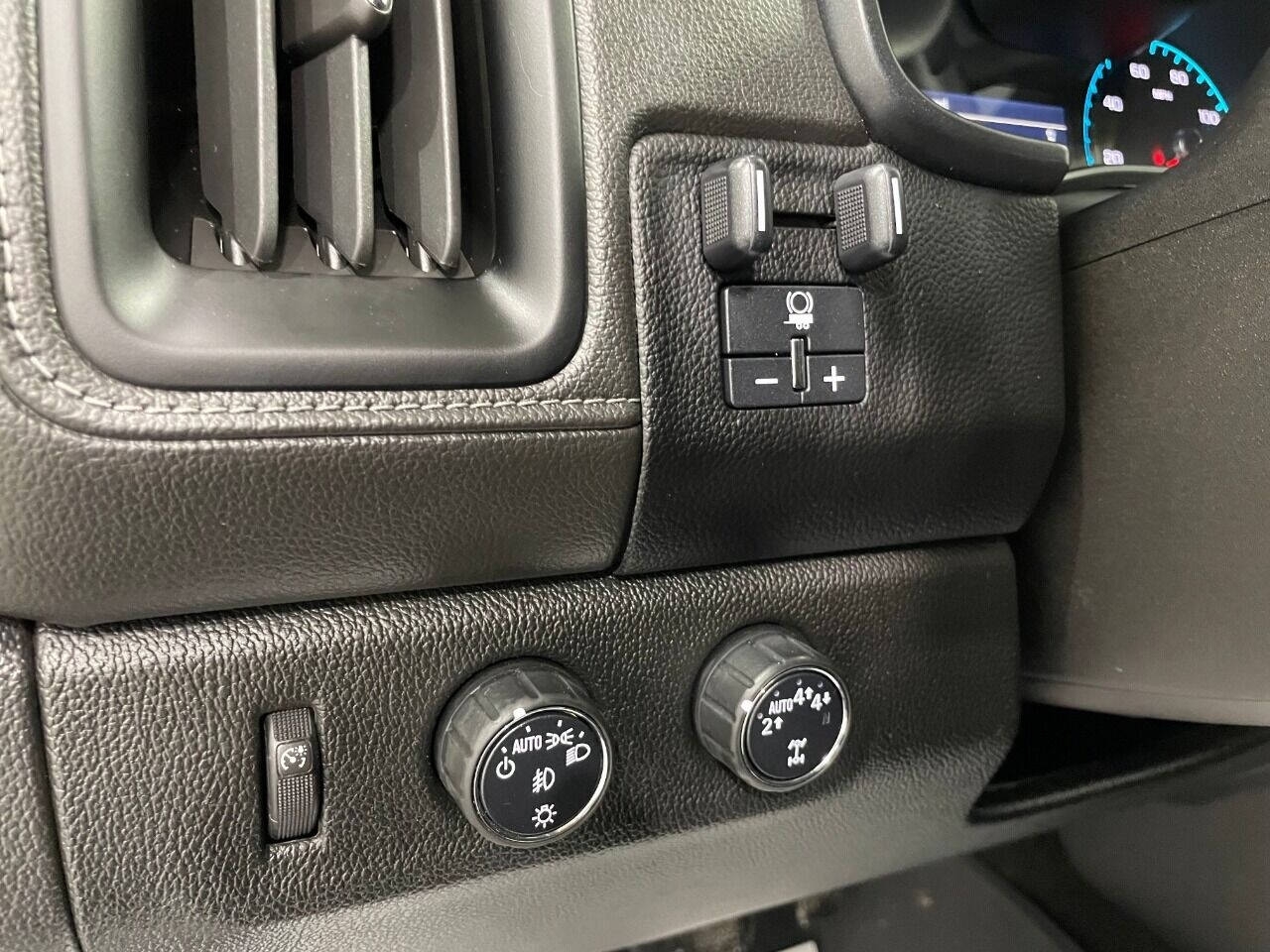 GMC Canyon SLT Crew Cab 4WD Short Box 2017