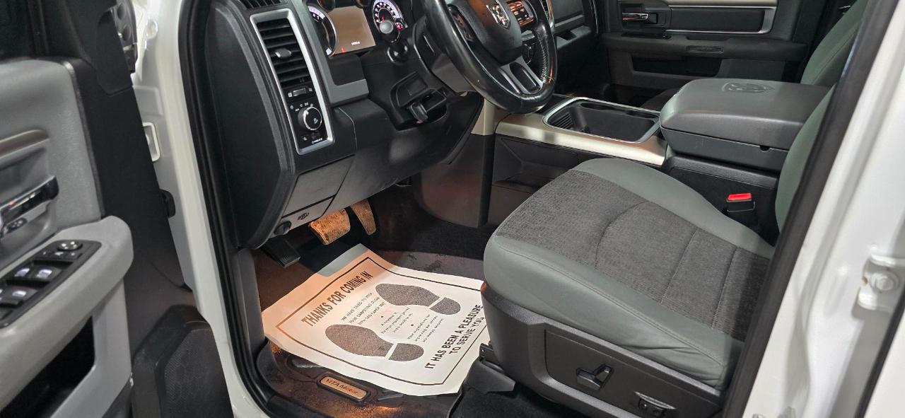 RAM 1500 SLT Crew Cab SWB 4WD 2015
