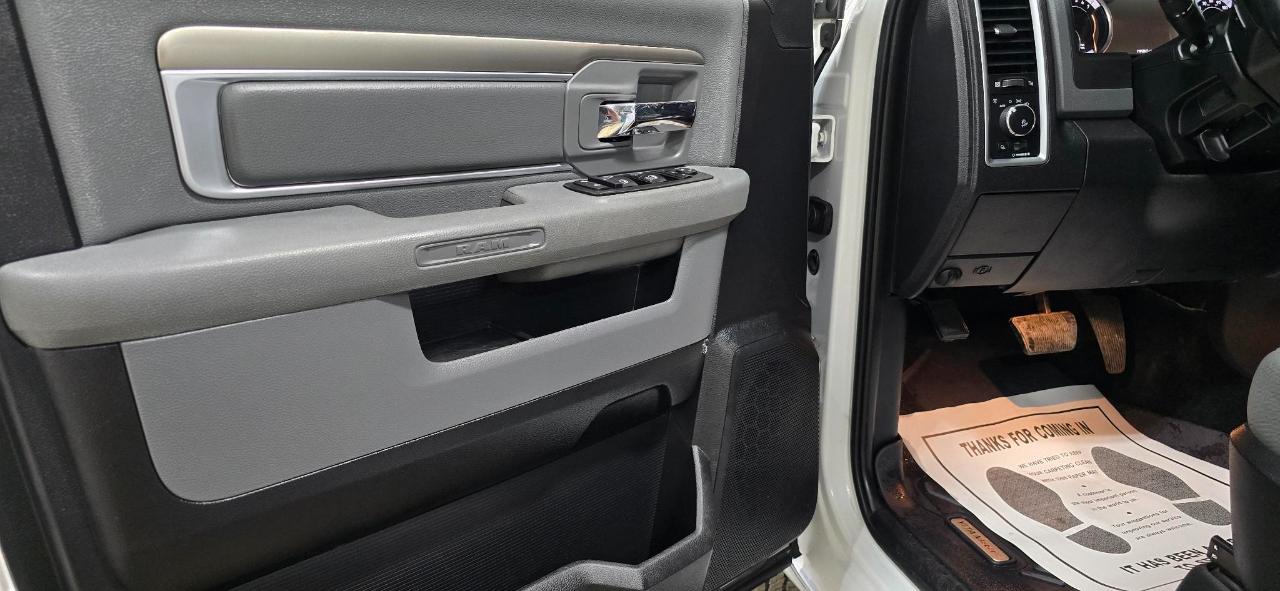 RAM 1500 SLT Crew Cab SWB 4WD 2015