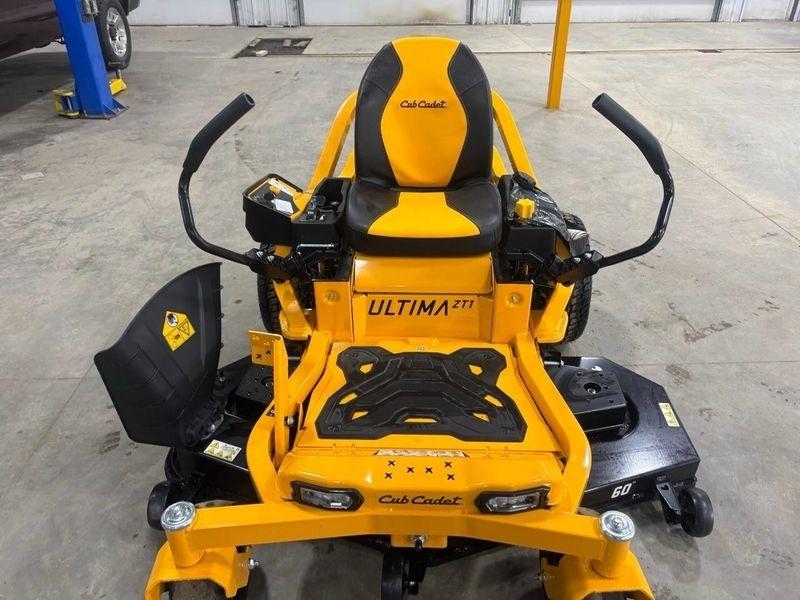 Cub Cadet ZT1 60  2025