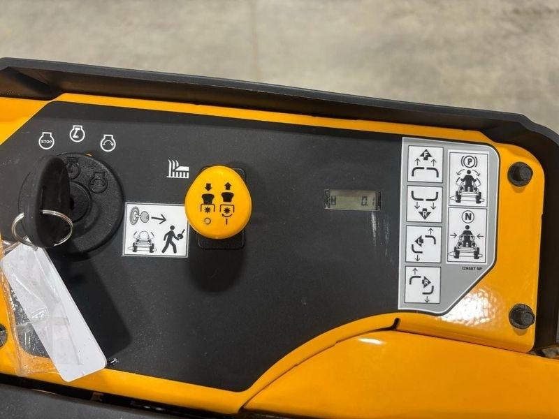 Cub Cadet ZT1 60  2025