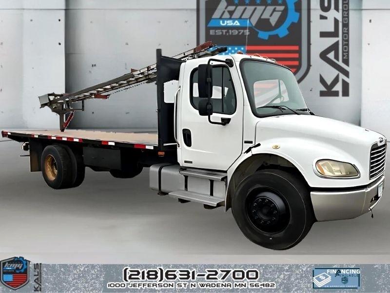 Freightliner M2 106  2004