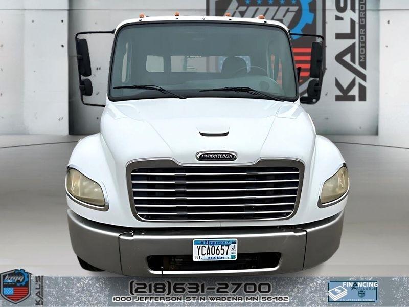 Freightliner M2 106  2004