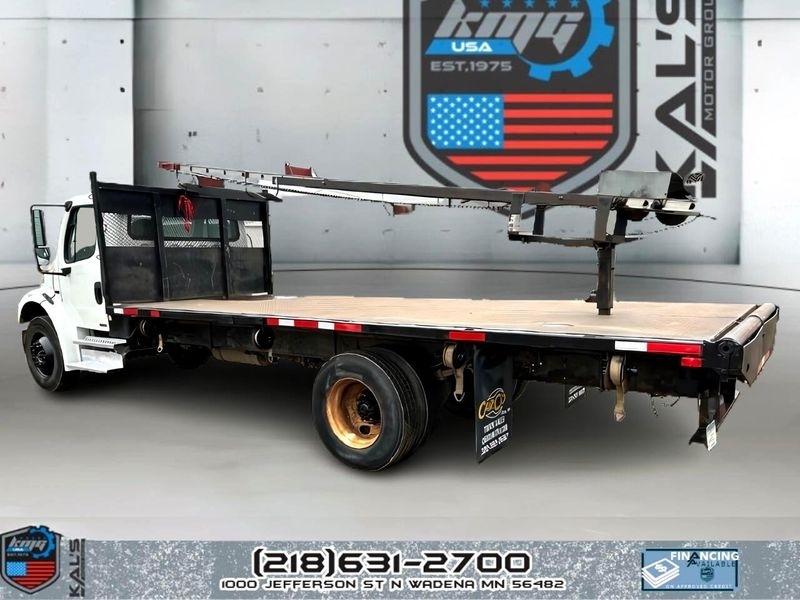 Freightliner M2 106  2004