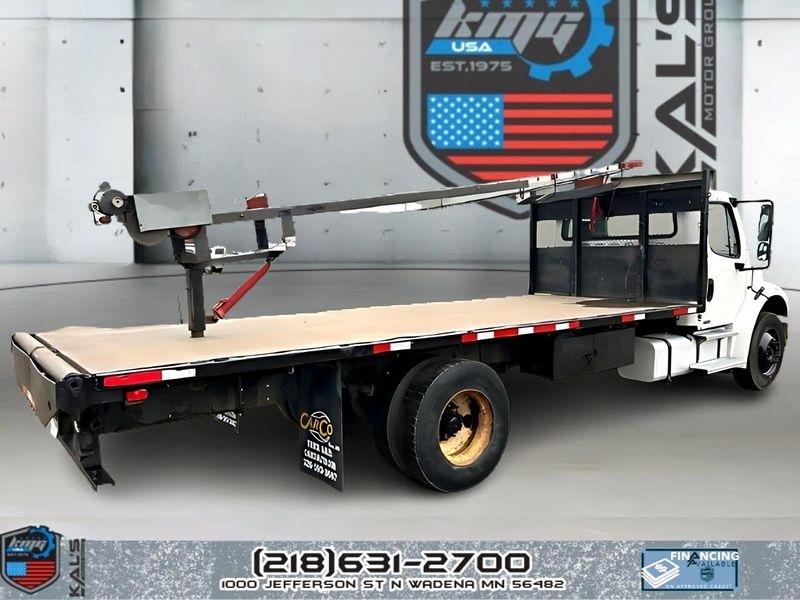 Freightliner M2 106  2004