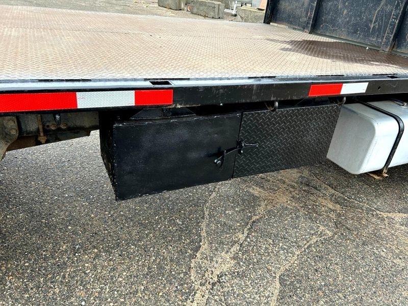 Freightliner M2 106  2004